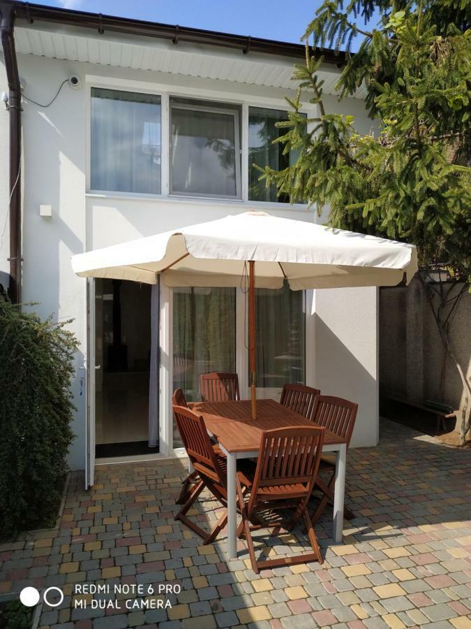 Guest House Butterfly Wing Odessa Buitenkant foto