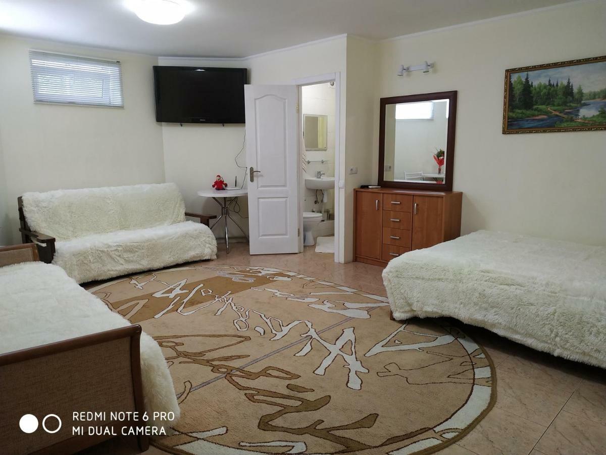 Guest House Butterfly Wing Odessa Buitenkant foto