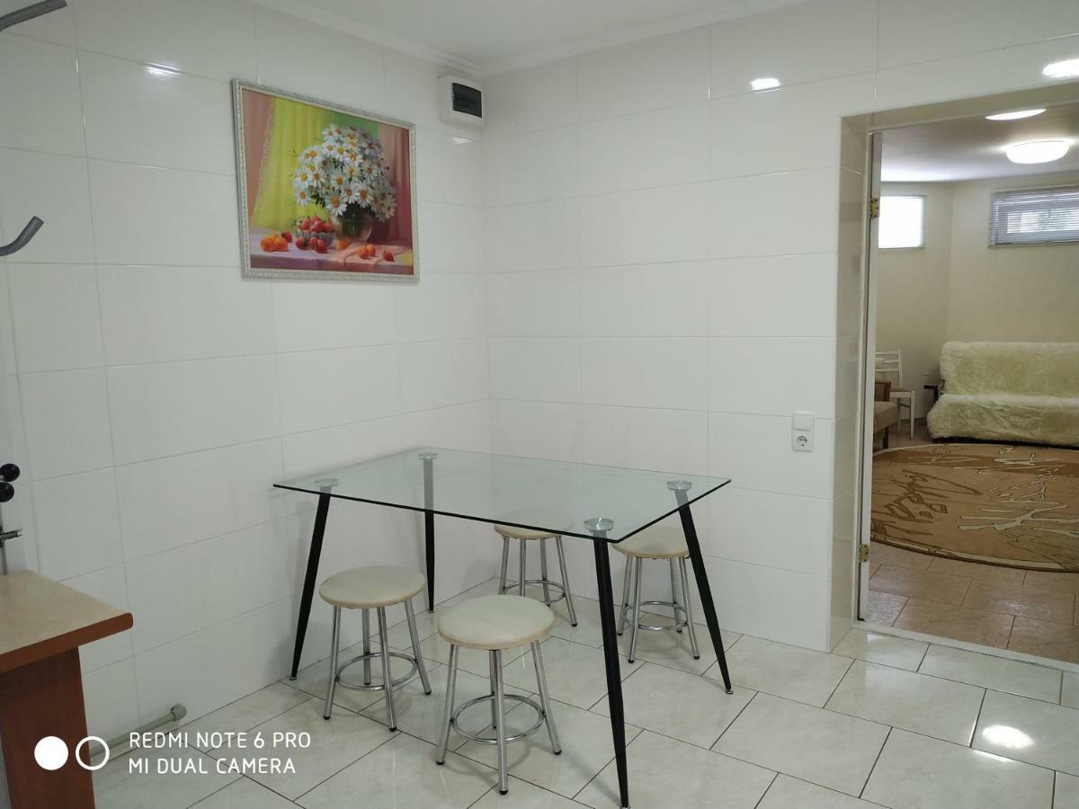 Guest House Butterfly Wing Odessa Buitenkant foto